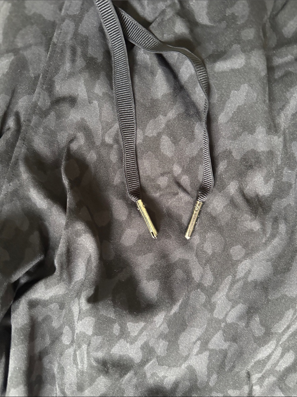 Lululemon On the Fly Incognito Formation Camo Deep Coal 7/8 Pant Crop - Picture 5 of 7
